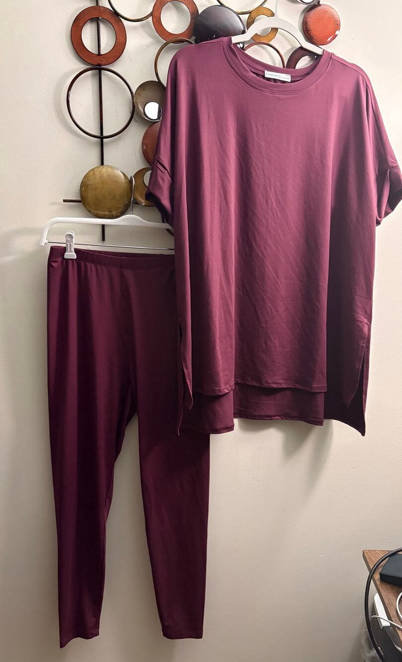 Zenana women’s plum purple leggings and tunic short sleeve top 1x plus